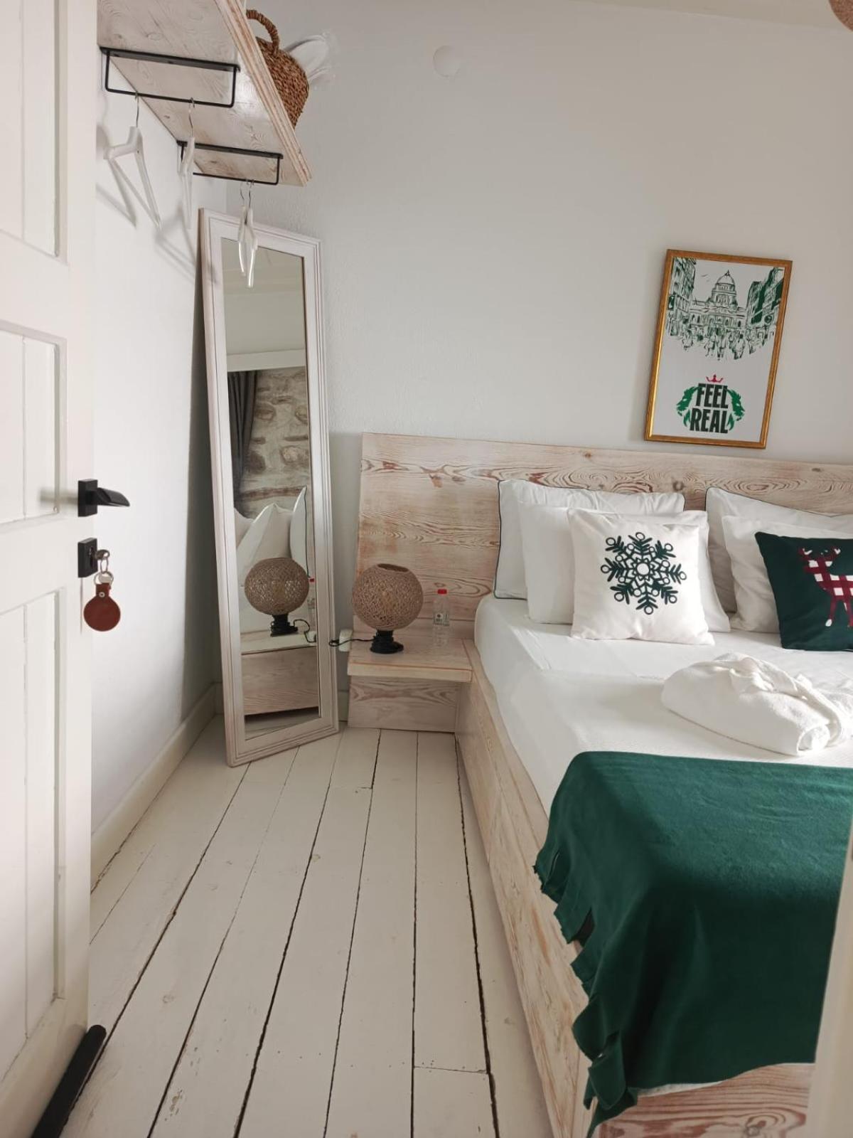 Berlin'S Guest House Urla Exterior photo